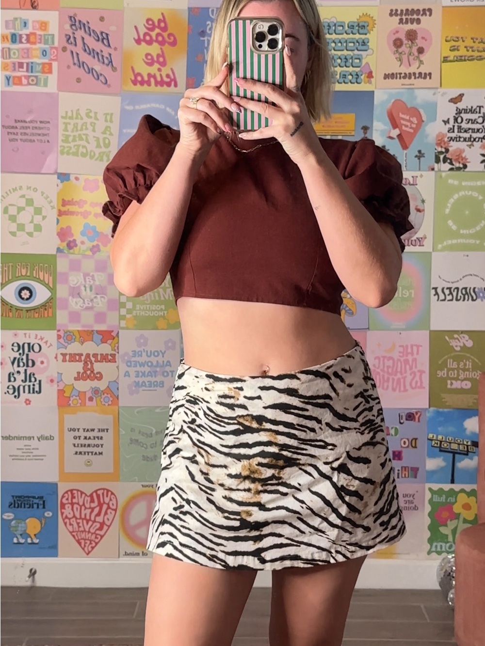 White and black tiger stripe mini skort